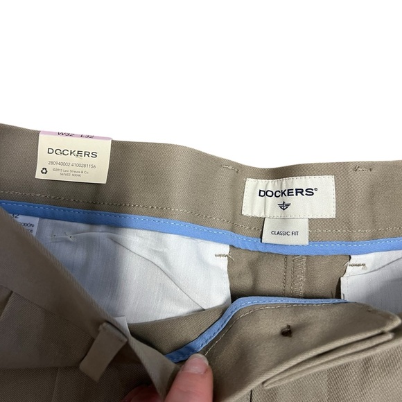 Dockers Classic NWT - Men’s Khaki Pants Sz.32W - Picture 4 of 5